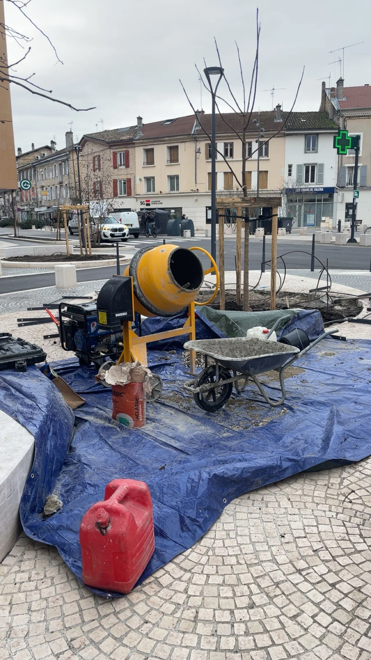 Préparation d'une dalle extérieure avec bétonnière