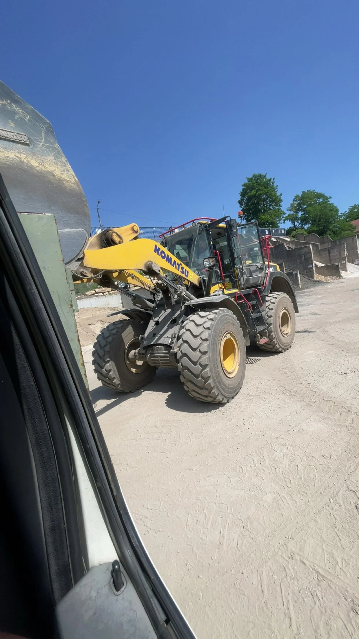 Chargement des matériaux pour un chantier extérieur